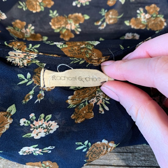 Rachel & Chloe | Floral Kimono - Picture 4 of 5